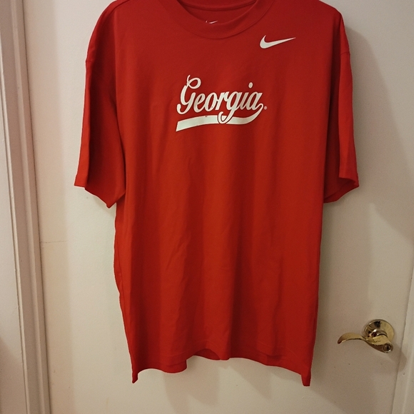 Classic Georgia Bulldogs Red Nike T-shirt. Perfect for Game Day. - Picture 3 of 5